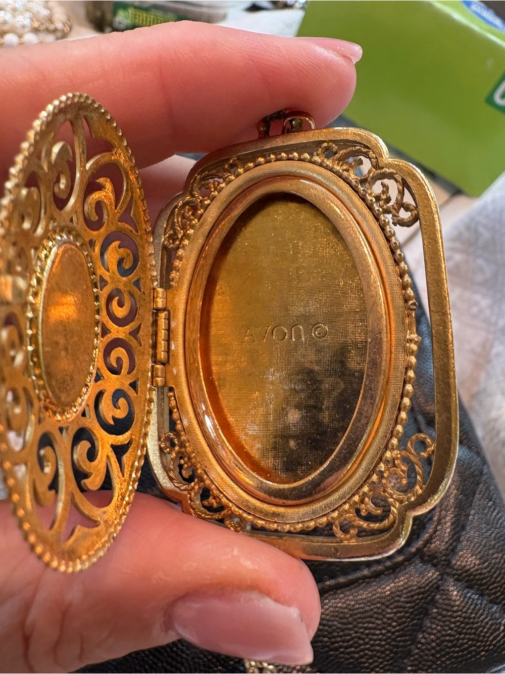 Vintage Avon 1973 Gold Filigree Pendant Photo Locket Necklace with Blue Cabochon - Picture 6 of 8